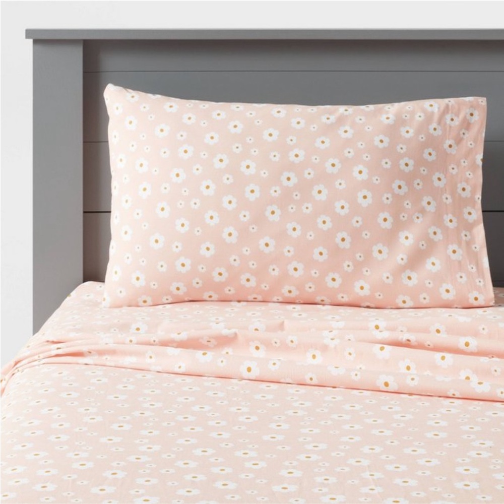 Pillowfort daisy sheet set NWT